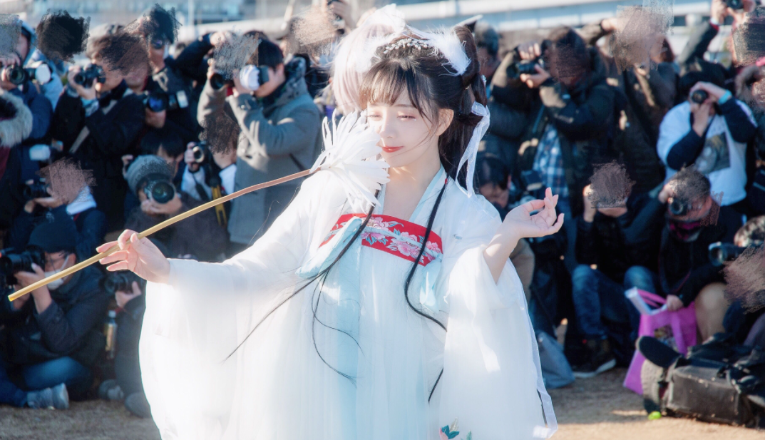 4000万粉国服萝莉王奕萌,又出神级cos,一人饰三角,公子你选谁