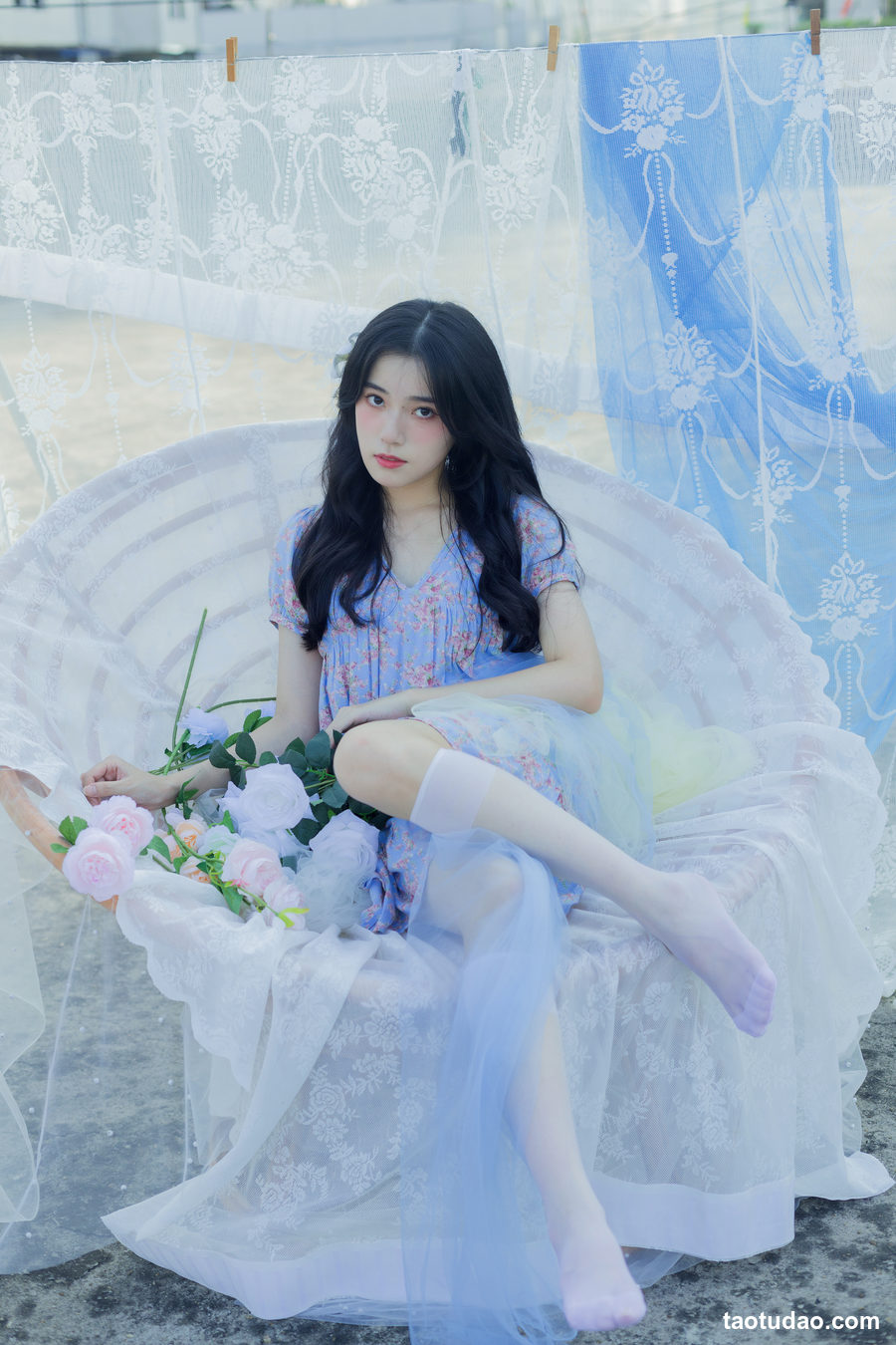 图片[4]-[YITUYU艺图语]2023.02.13 天台造梦 靜鏡婧[28+1P／296MB]-绅士图