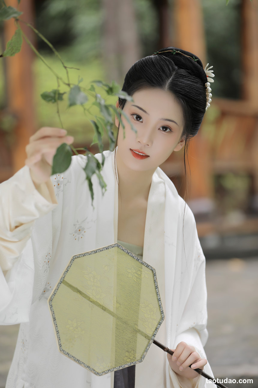 图片[2]-[YITUYU艺图语]2022.04.27 剪一片云绿 芝芝琪[22+1P／263MB]-绅士图