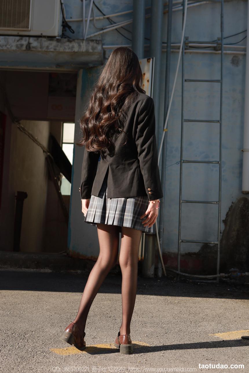 图片[3]-[IESS异思趣向] 2024.12.05 丝享家 1916 团团《阳光嘿丝》[88P-111MB]-绅士图