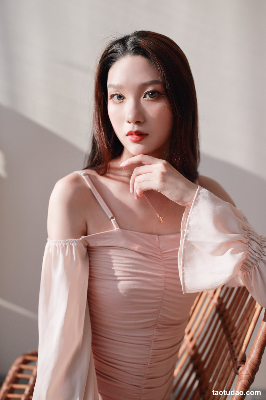 图片[4]-[YITUYU艺图语]2022.09.06 光照的方向 馨馨[21+1P／151MB]-绅士图