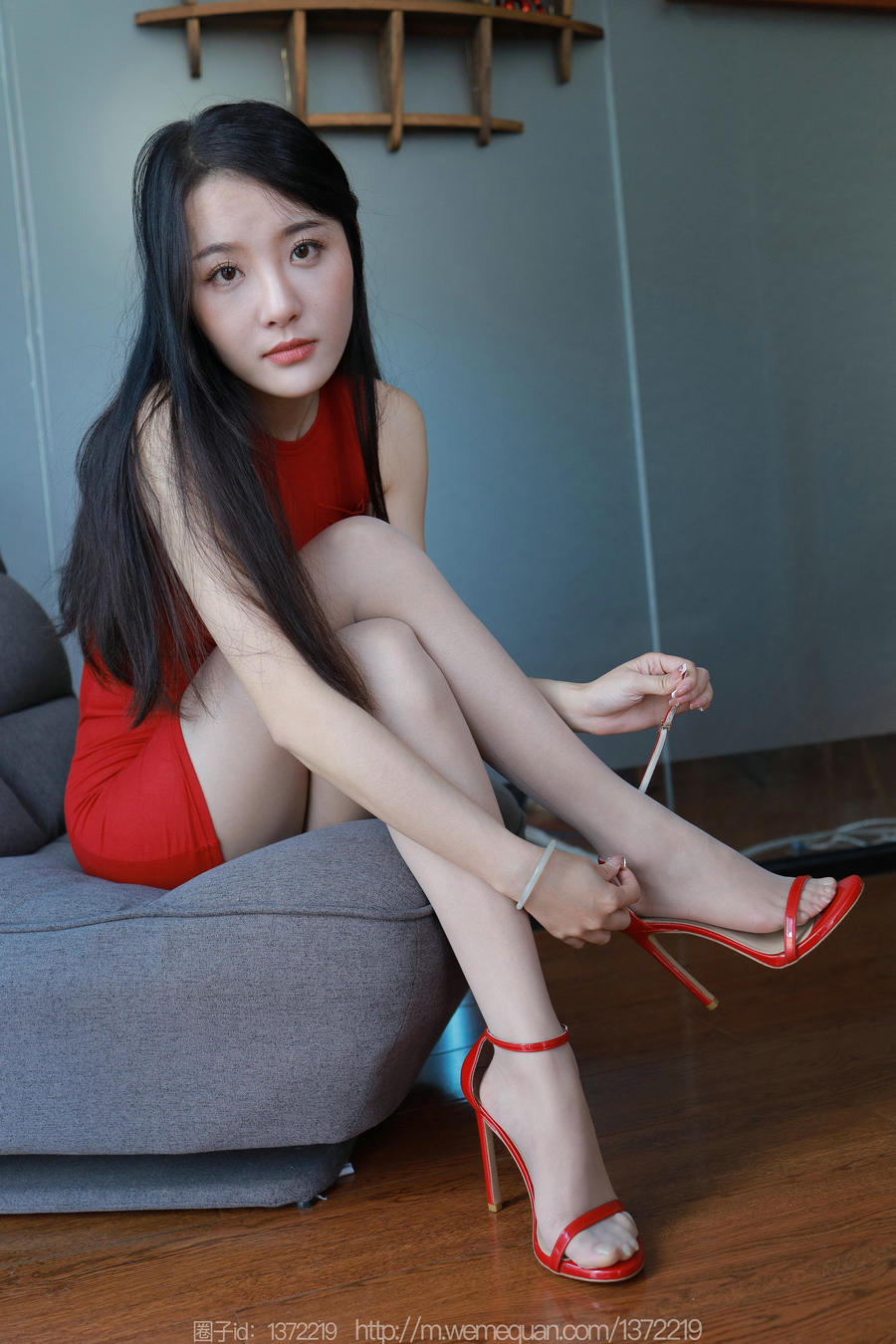 IESS异思趣向 - 模特：婉萍《红色包臀裙》/ 88P-98MB / 机构-艺库