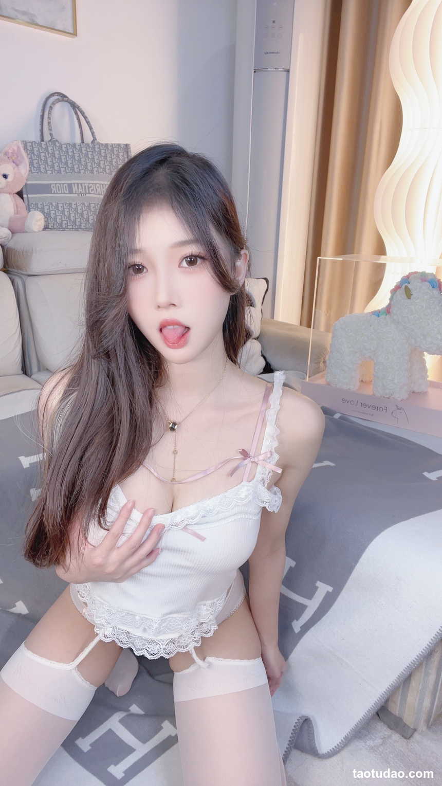 图片[2]-小小奶瓶儿 – NO.01 纯欲吊带 [11P+1V-142MB]-绅士图