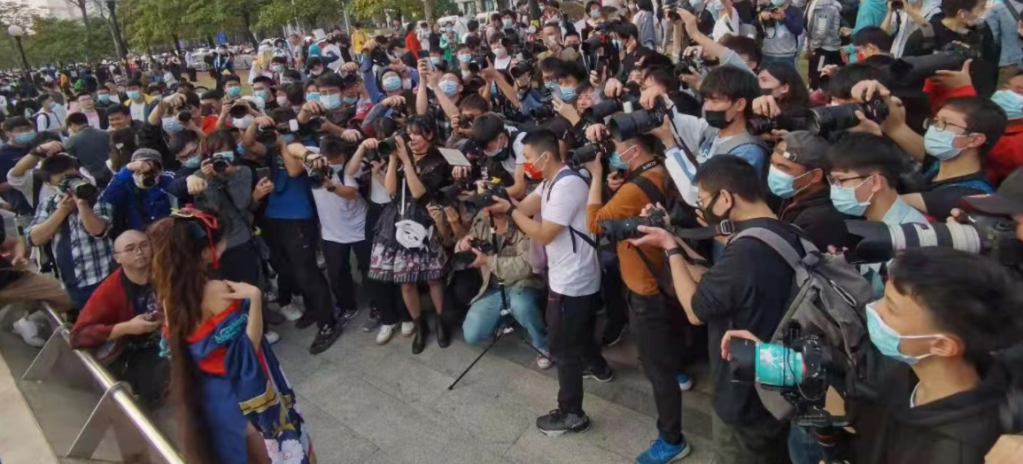 战斗级coser狗头萝莉,在永封的边缘疯狂试探,又穿泳装打擦边球