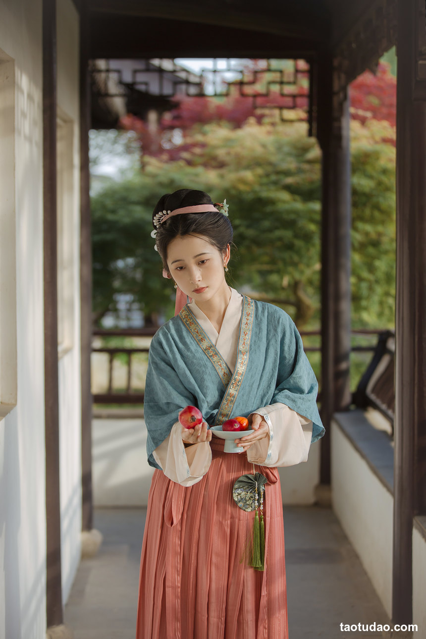 图片[2]-[YITUYU艺图语]2022.06.29 拾尽千苍色，携来两袖风 五月的三花猫[26+1P／156MB]-绅士图