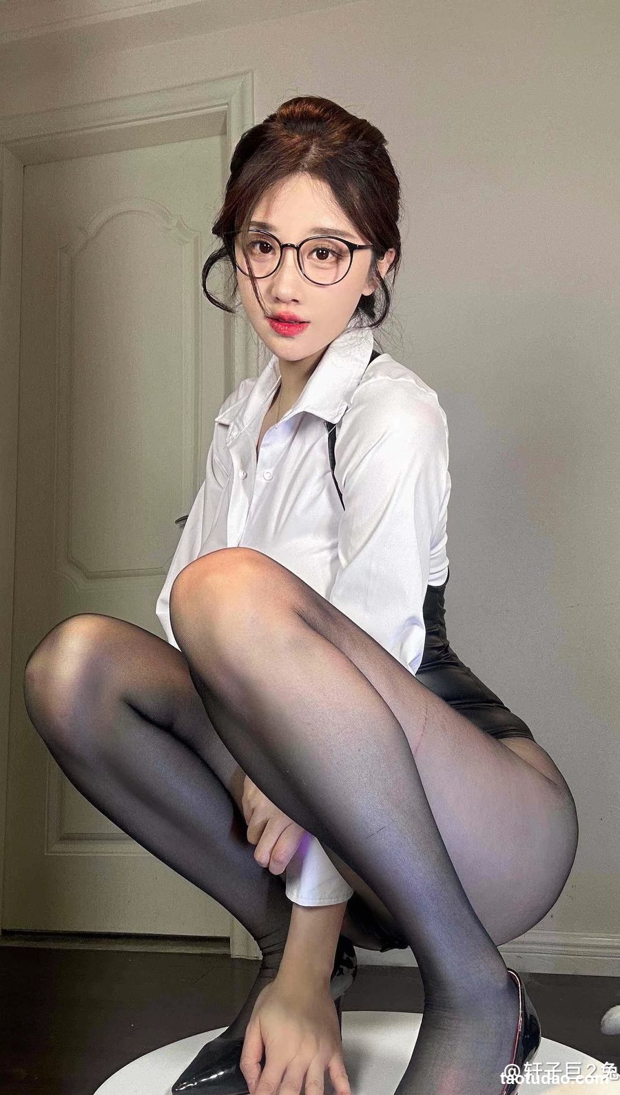 图片[2]-轩子巨二兔 – 黑丝诱惑 [25P-48MB]-绅士图