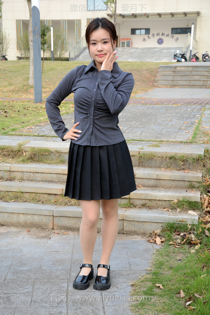 图片[2]-月下摄影 NO.006 茜茜~灰色小JK 这身灰色小JK被我穿出了正装的感觉！[100P+1V／3.09GB]-绅士图