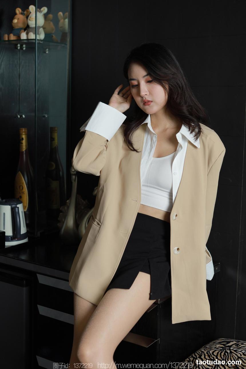 图片[2]-[IESS异思趣向] 2023.02.19 丝享家 1367 小宝《外套下的长腿》[88P-94MB]-绅士图