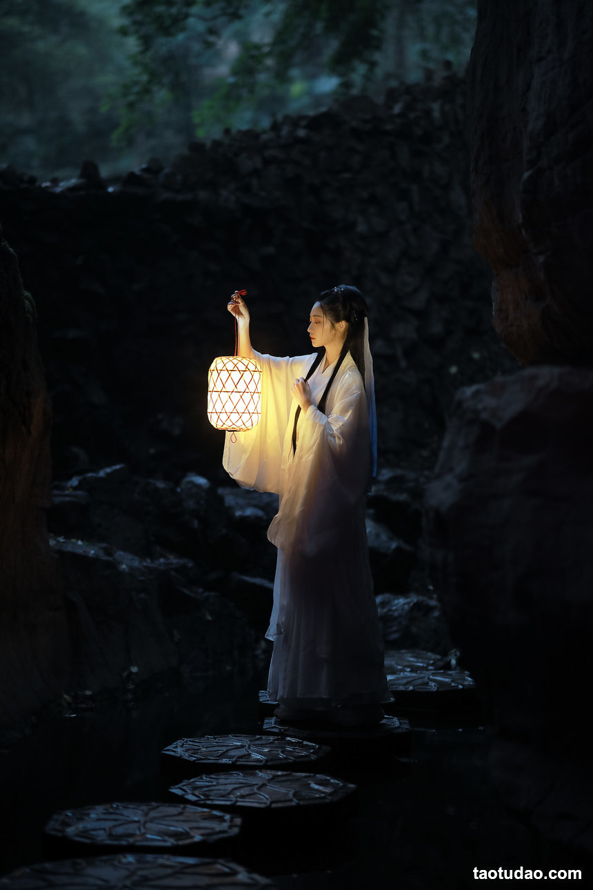 图片[2]-[YITUYU艺图语]2022.08.21 风雨夜归人 呆呆起飞啦_[23P／131MB]-绅士图