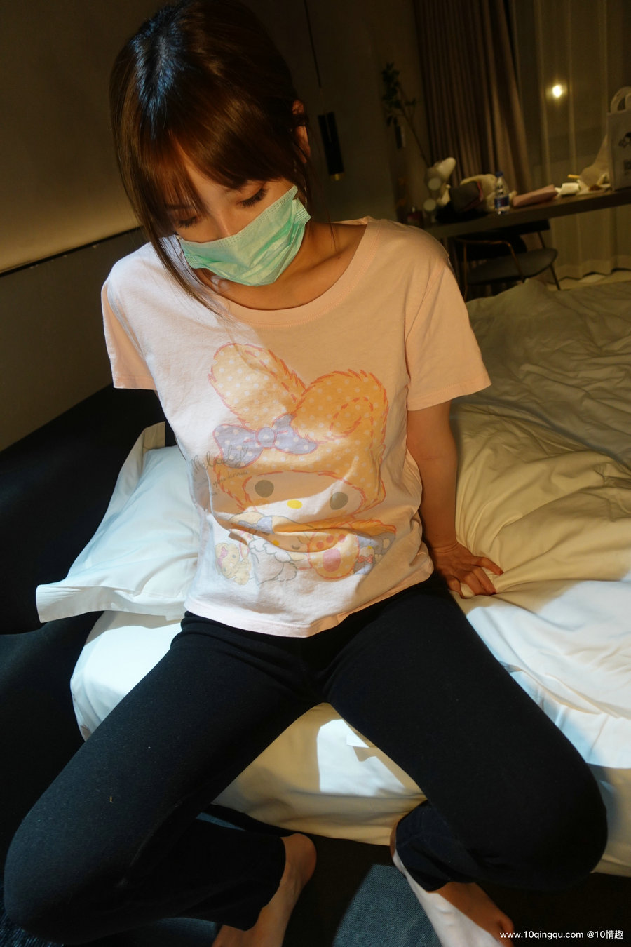 / ROSI写真 /口罩系列 2021.09.18 NO.1924 / 21P27MB / 丝袜丝足-绅士图