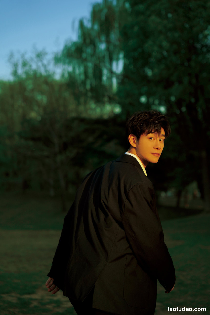 图片[3]-[YITUYU艺图语]2022.07.30 长夜将至 娄鸣_[26+1P／195MB]-绅士图