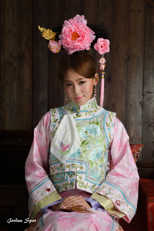 Beautyleg女神小雪Winnie琴二棚 连衣裙+格格装 / 51P/139MB / 唯美杂图-绅士图