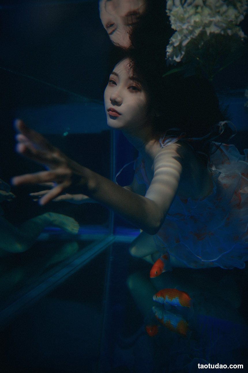 图片[2]-[YITUYU艺图语]2022.08.27 有人喜欢蓝 阿万[44+1P／644MB]-绅士图