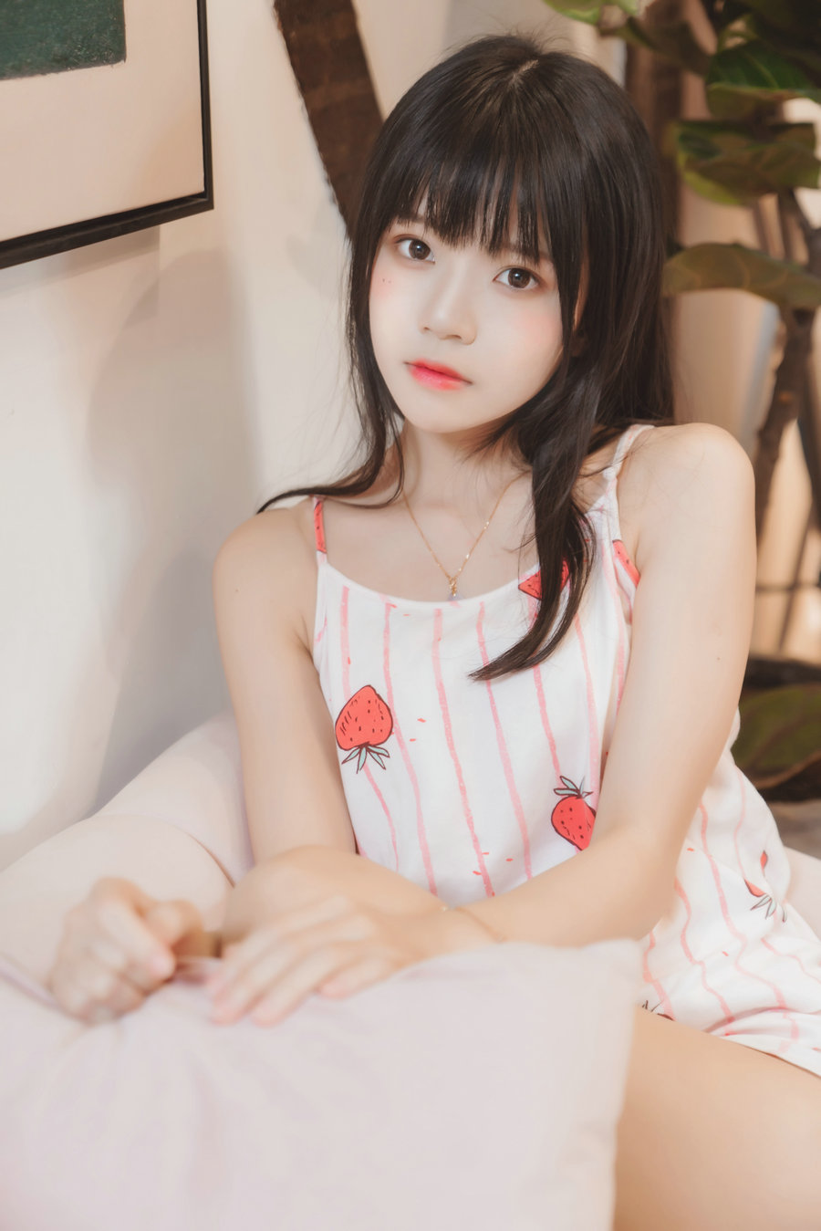 桜桃喵 - 甜甜之唇边小草莓 / 13P-89MB / cos萌妹-绅士图