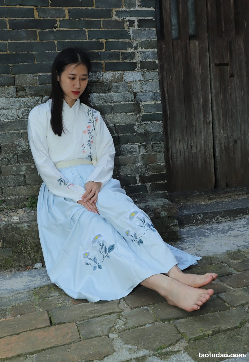 图片[3]-Pary摄影 NO.049 极品美女小芳穿上汉服古镇赤脚[151P／366MB]-绅士图