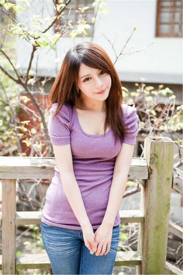 台湾清纯美女Julie写真 - 北投随拍 / 46P/437MB / 唯美杂图-绅士图