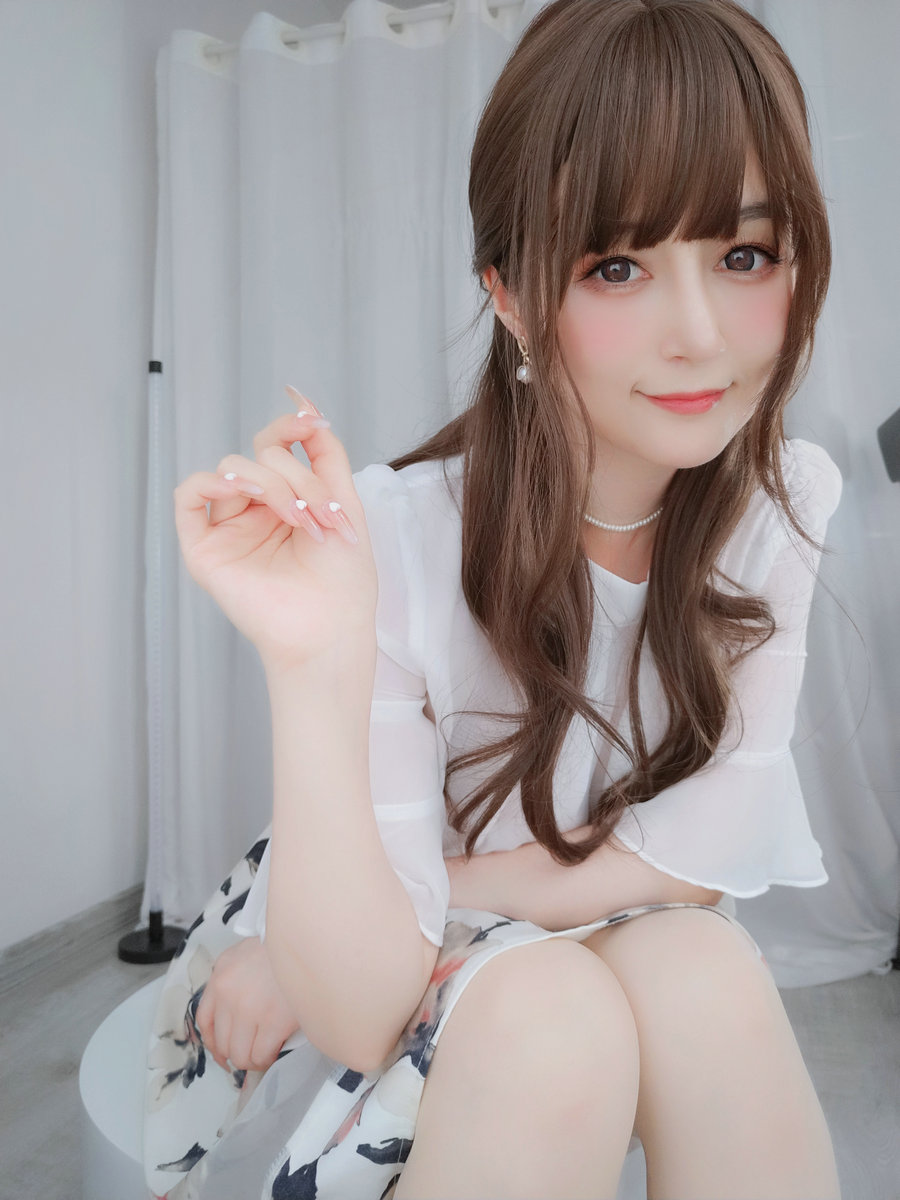Coser小姐姐白银 - 肉丝人妻 / 123P2V-381MB / cos萌妹-绅士图