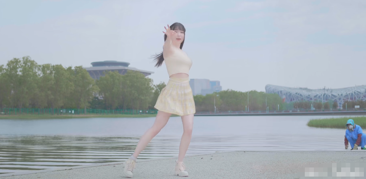 B站宅舞不良风气还有吗?妹子跳纯欲鲛人舞,网友:这就给我鱼看