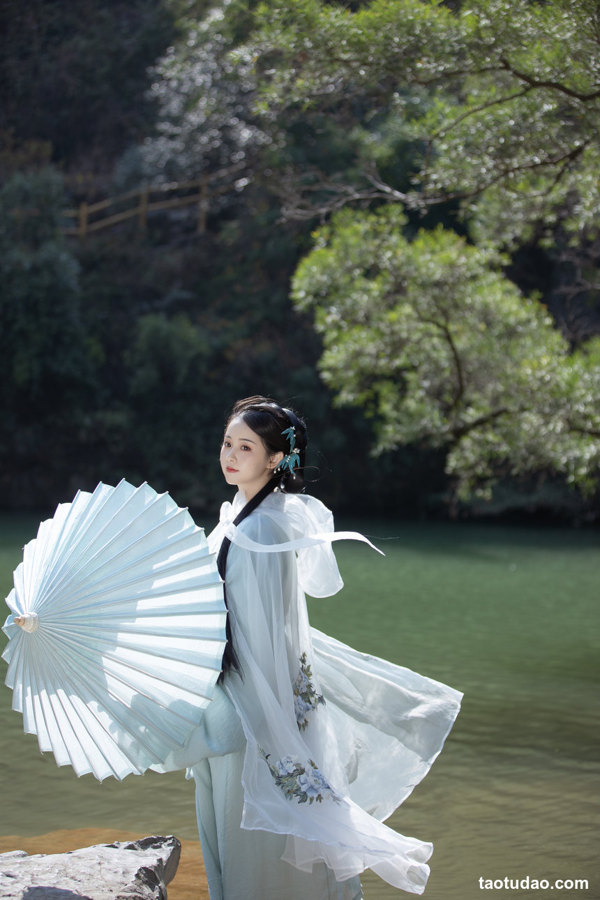 图片[2]-[YITUYU艺图语]2023.01.15 青山 涵涵[37+1P／393MB]-绅士图