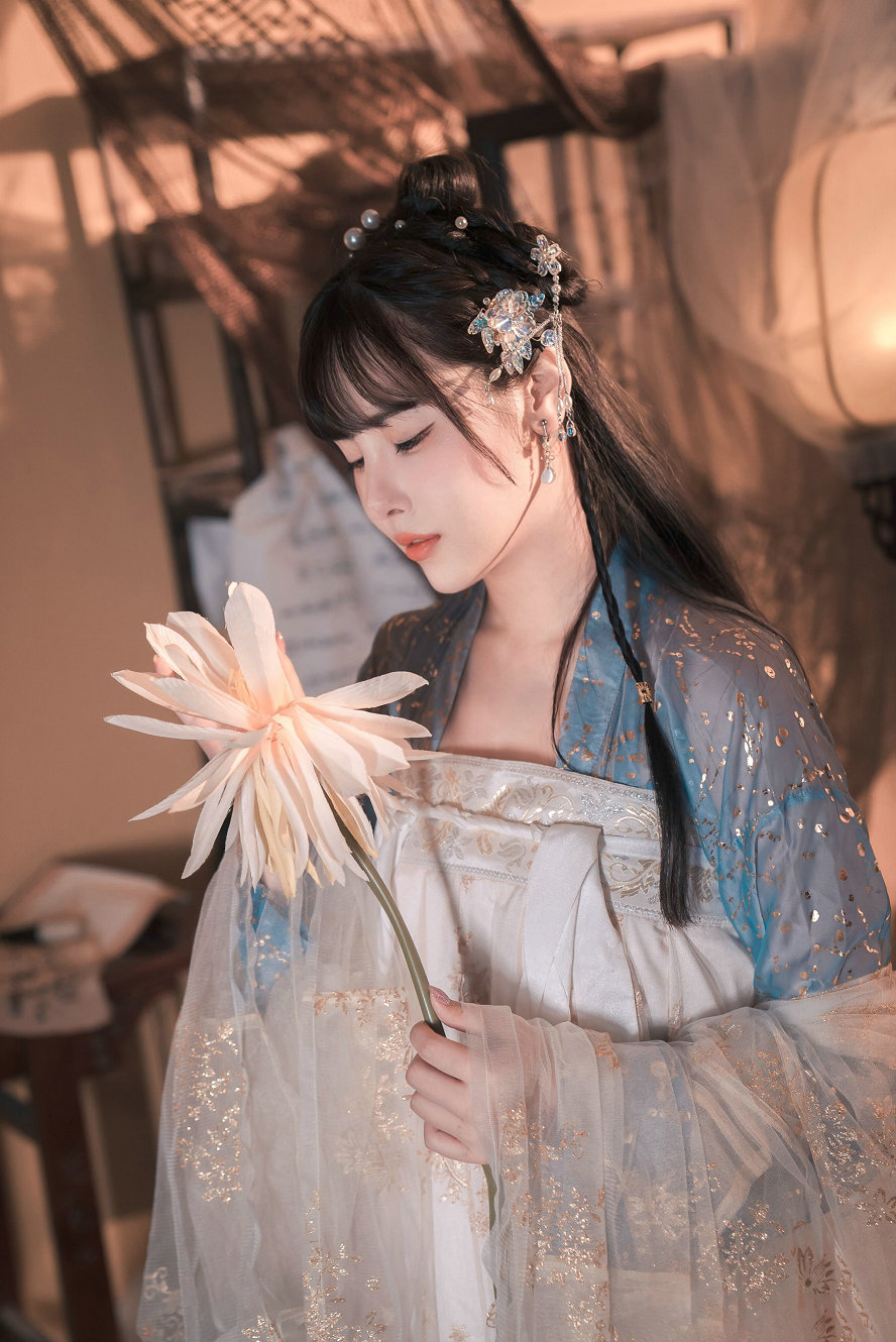 恋恋艾妮 – 汉服 / 28P-95MB / cos萌妹-绅士图