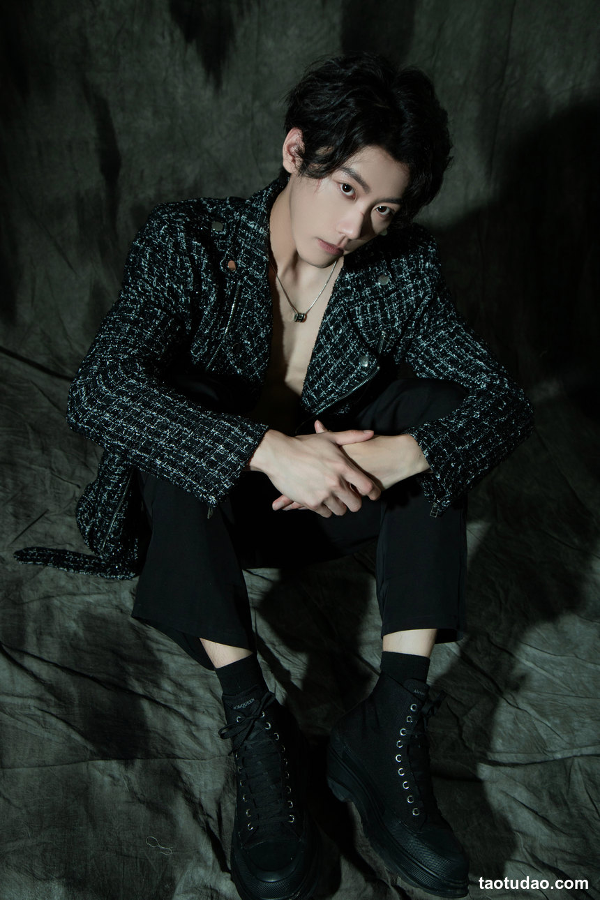 图片[4]-[YITUYU艺图语]2022.08.03 光影与男孩 温柔的朱朱[29+1P／360MB]-绅士图