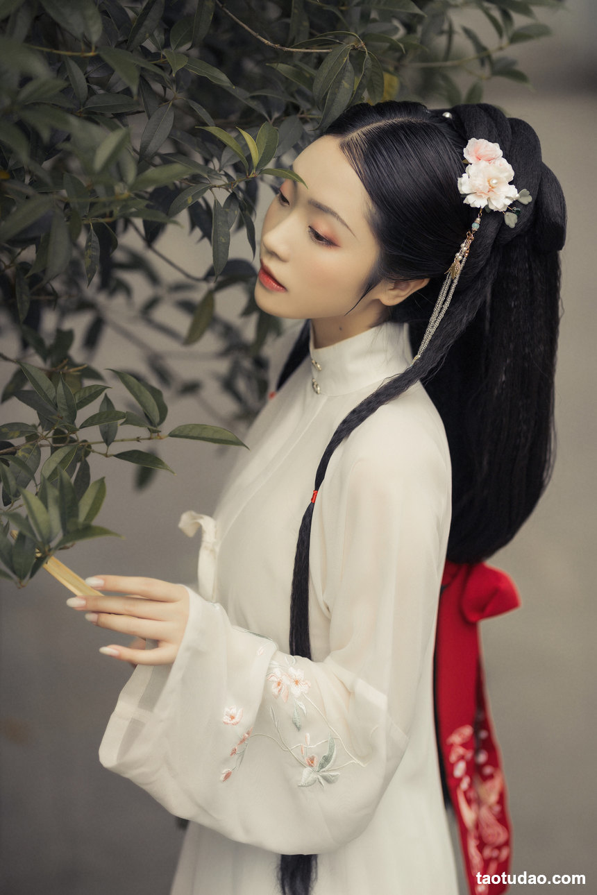 图片[4]-[YITUYU艺图语]2022.08.19 庭院深几许 胡毛毛斯基[20+1P／195MB]-绅士图