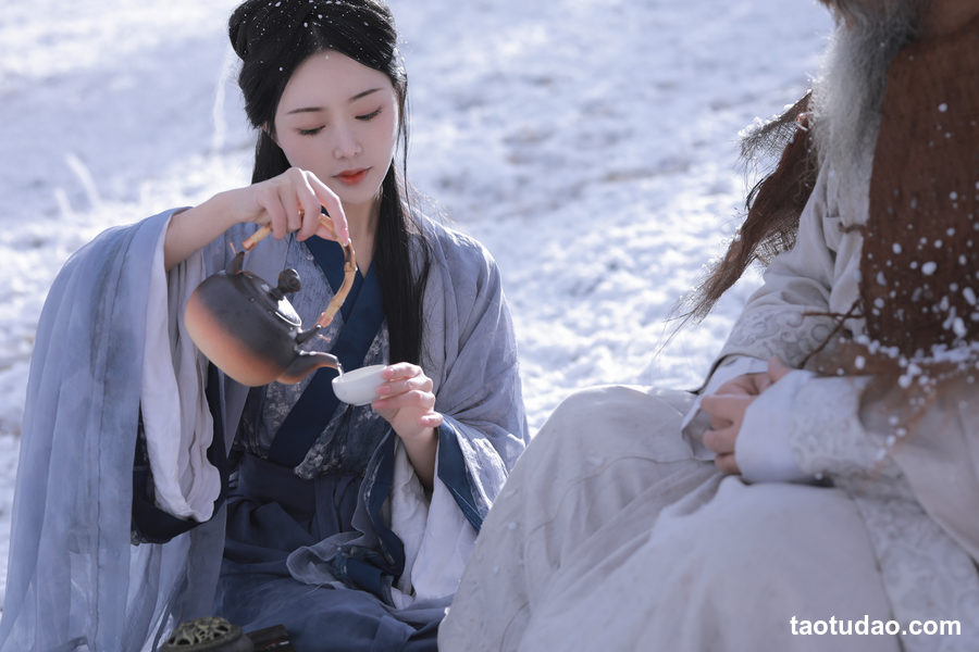 图片[2]-[YITUYU艺图语]2023.04.16 风雪夜归人 素昧在路上&汉服爷爷云中鹤 [24+1P／348MB]-绅士图