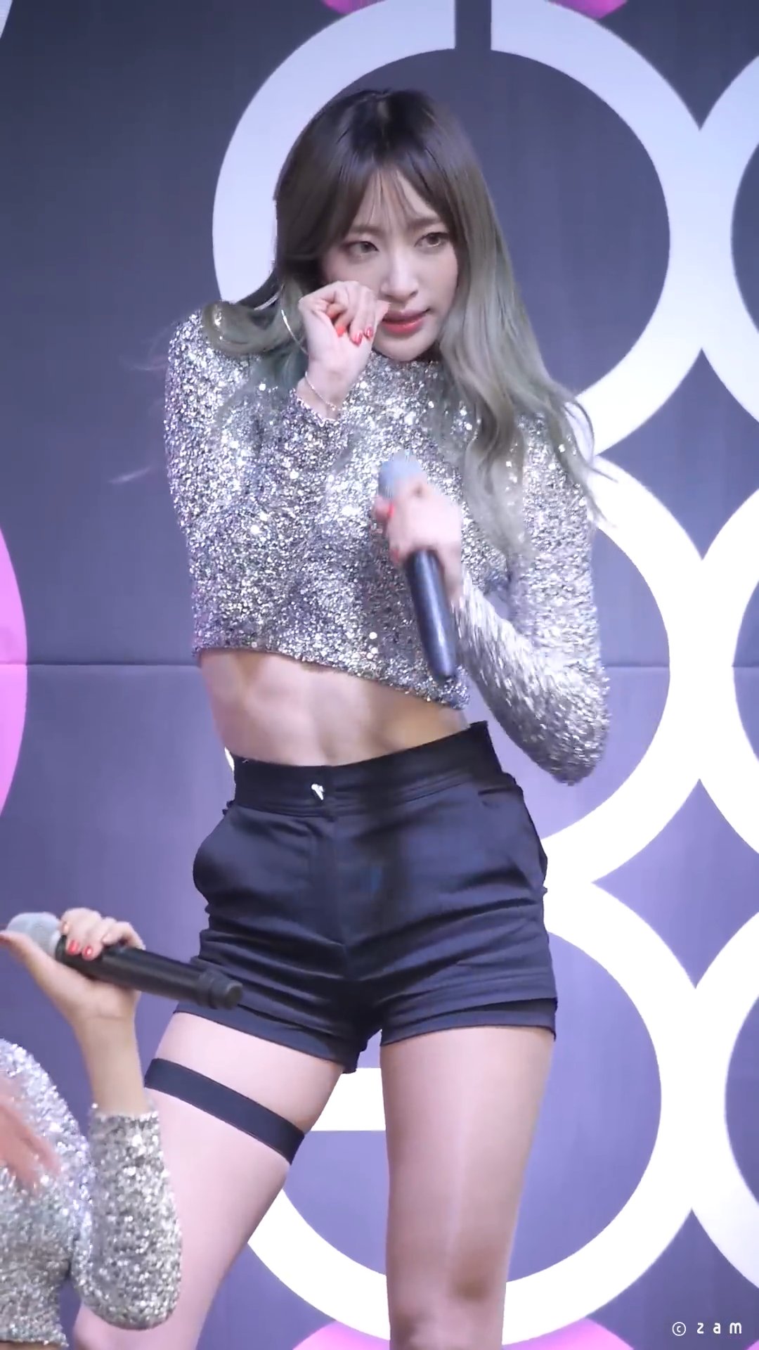 EXID 하니 Hani – Hot Pink 핫핑크 (명동게릴라공연) 직캠 / 饭拍视频-艺库