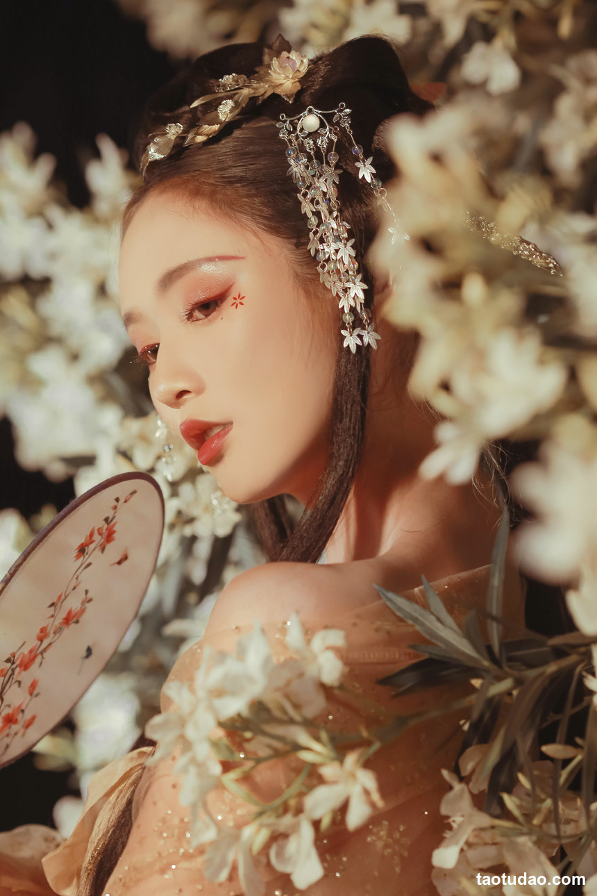 图片[3]-[YITUYU艺图语]2022.11.30 满身花影倩人扶 奶文文[22+1P／109MB]-绅士图