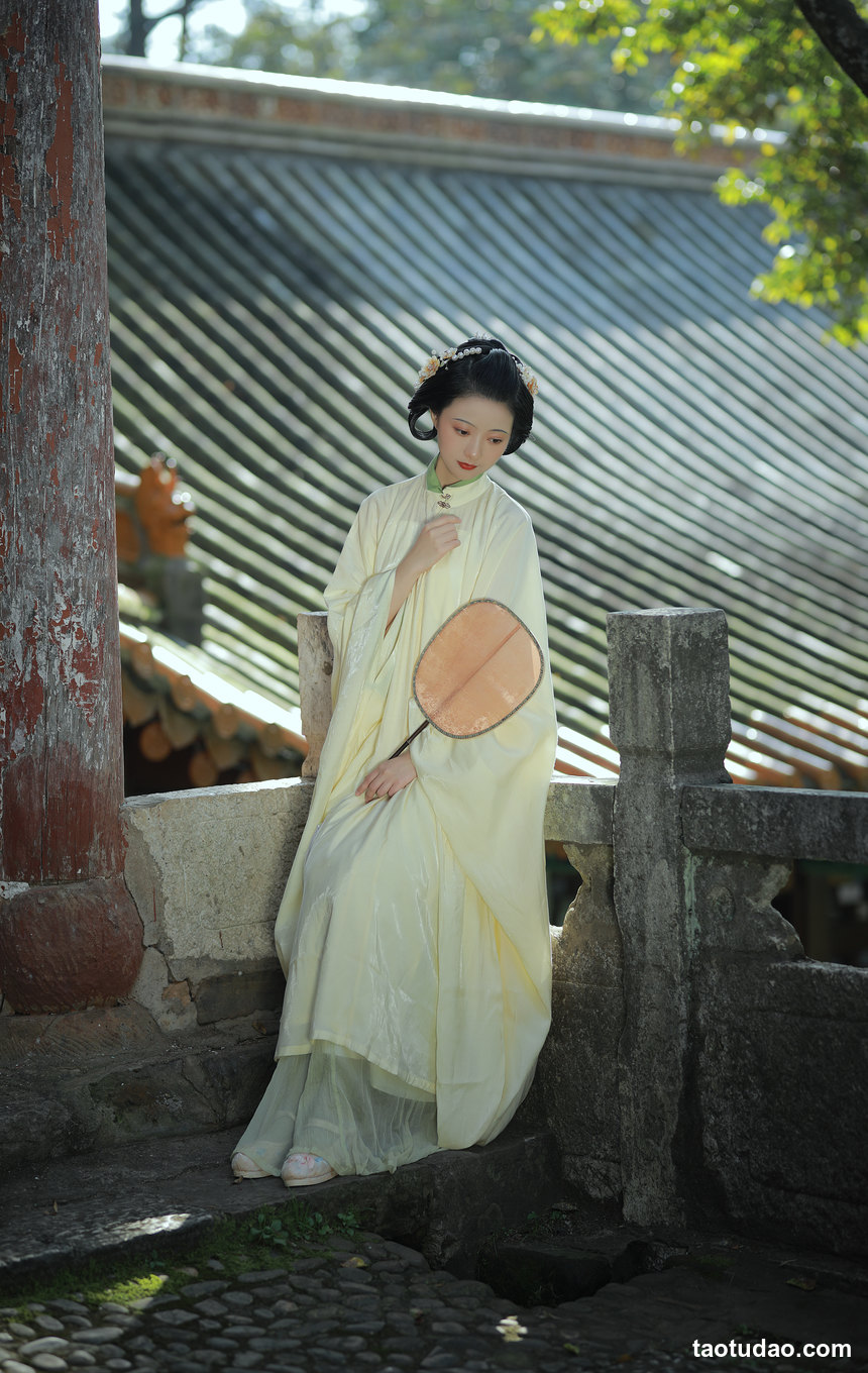 图片[4]-[YITUYU艺图语]2022.11.30 淡淡春山 YunFleur[39+1P／747MB]-绅士图