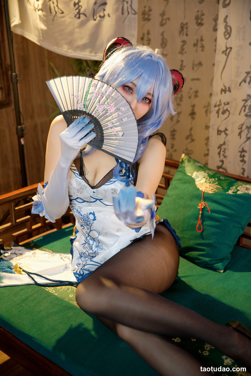 图片[2]-屑雪雪鸭 – 甘雨青花瓷旗袍[50P-199MB]-绅士图