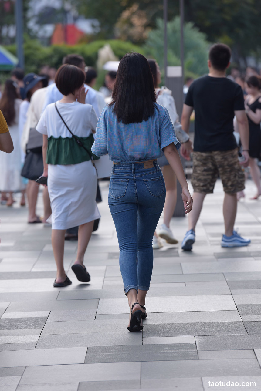 图片[2]-精选街拍作品 NO.0092 阿娜多姿的紧身裤牛仔裤美女[71P／94.4MB]-绅士图