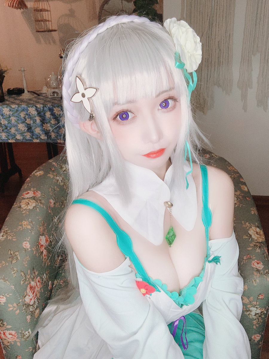 神本无尾_Aria – 爱蜜莉雅绿裙自拍 / 16P-54MB / cos萌妹-绅士图