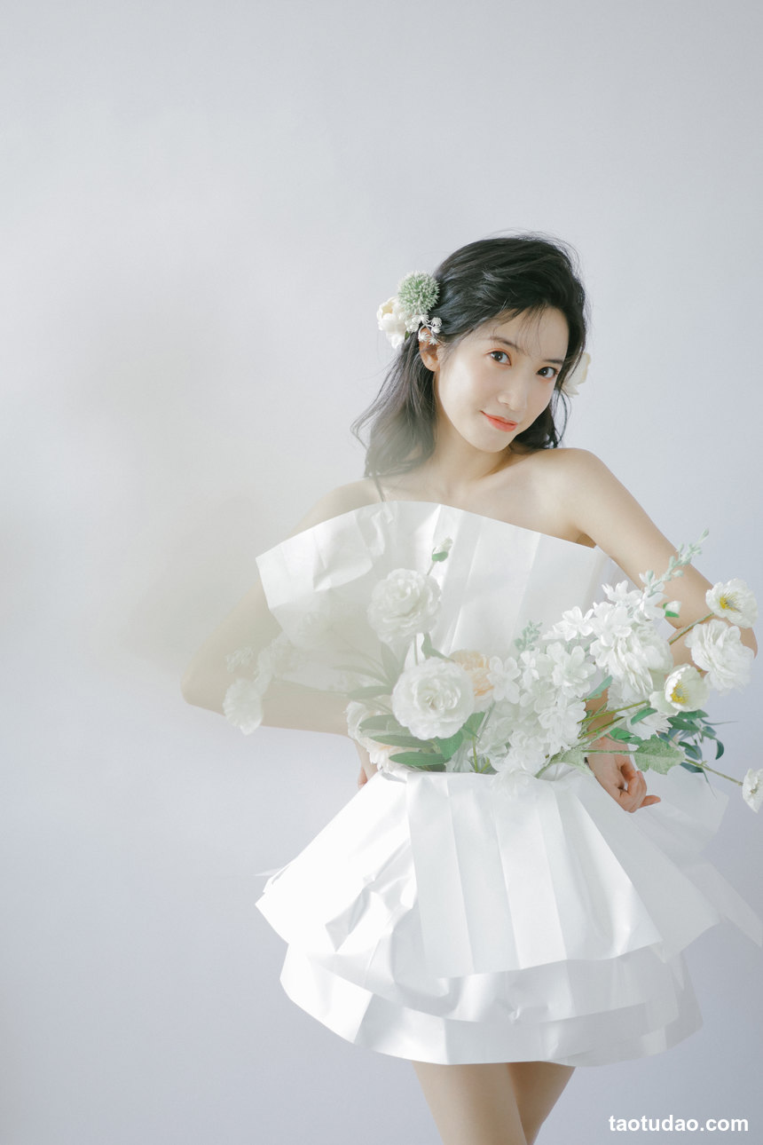 图片[2]-[YITUYU艺图语]2022.07.26 花束女孩 一只阿梦崽[31+1P／256MB]-绅士图