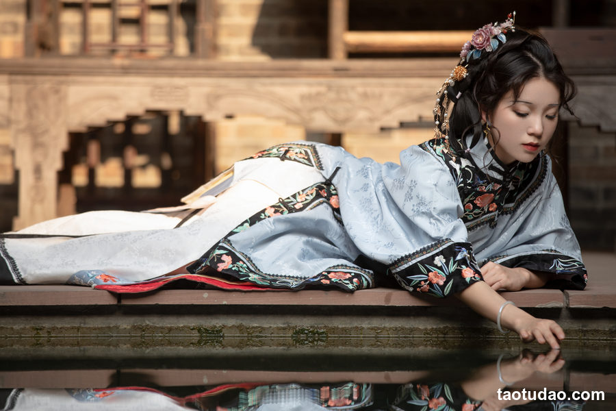 图片[2]-[YITUYU艺图语]2023.05.02 四四方方一片天 一方伊人yi[28+1P／384MB]-绅士图