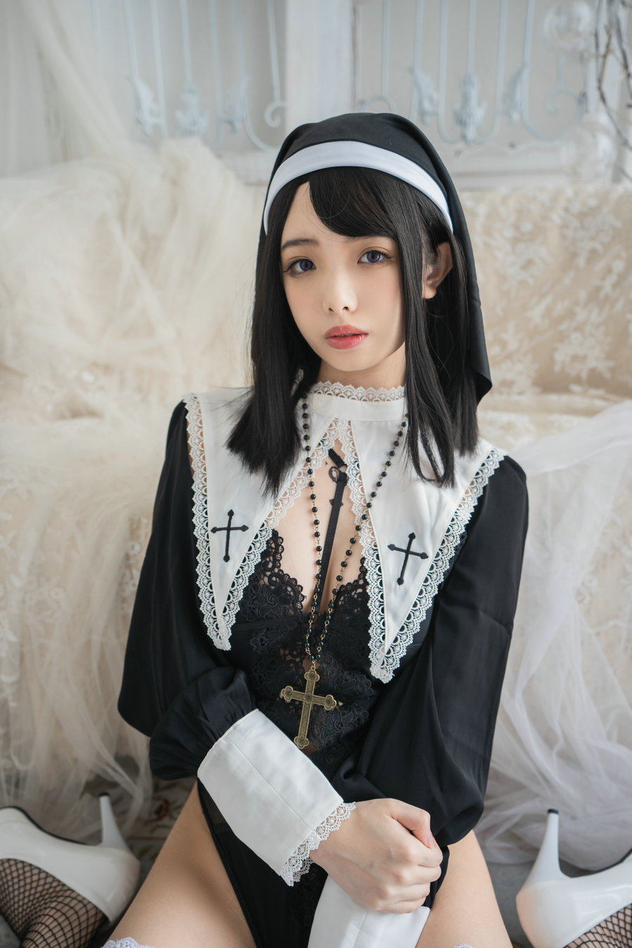 动漫博主雯妹 - 危险祈祷（修女） / 31P3V-353MB / cos萌妹-绅士图