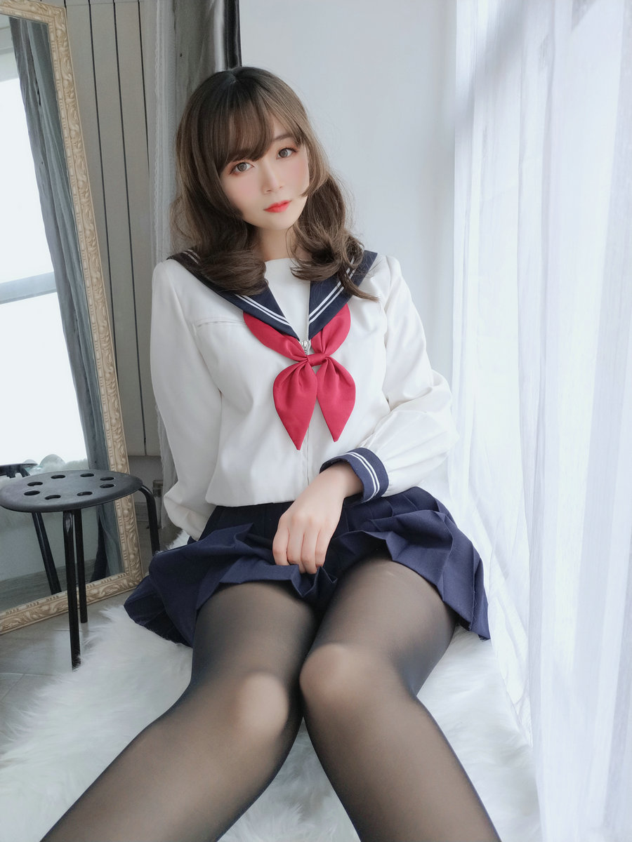 Coser小姐姐白银 - 黑丝学妹 / 36P-102MB / cos萌妹-绅士图