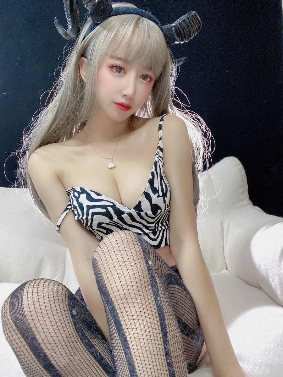 斗鱼米线线sama写真 - 魅魔 / 40P1V-272MB / cos萌妹-绅士图