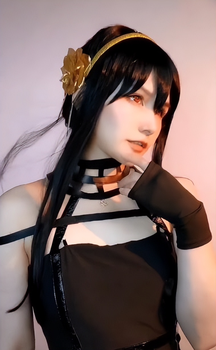 《间谍过家家》真母女COS假母女,妈妈性感撩人,女儿清纯可爱