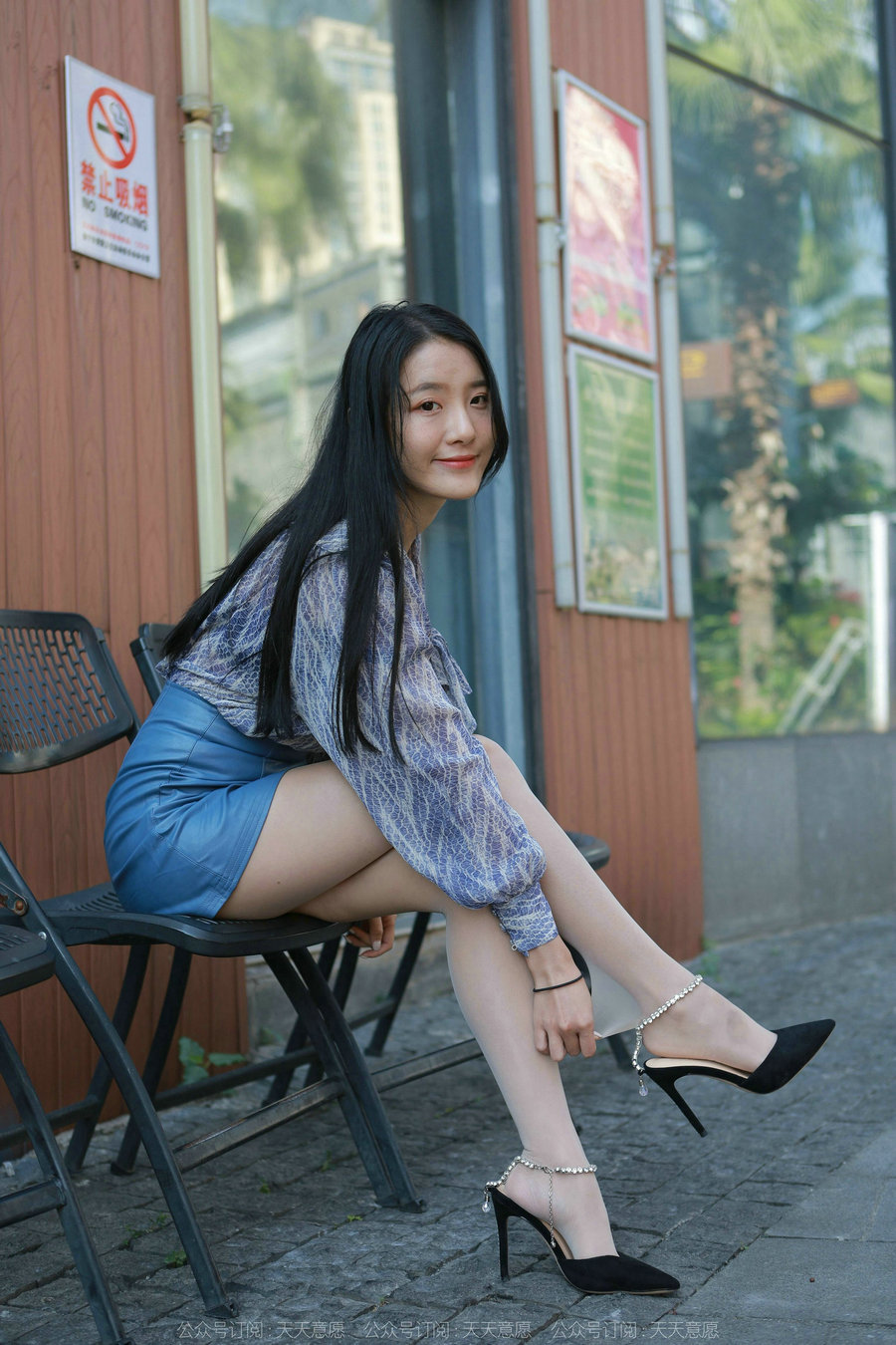 IESS异思趣向 - 模特：婉萍《油亮蓝色短裙》/ 95P-118MB / 机构-艺库