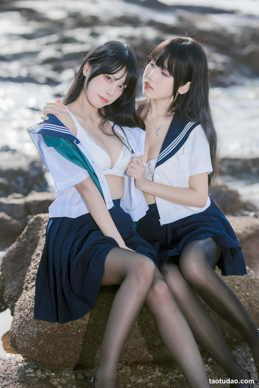 不呆猫&三無人型 - 水手服百合黑丝 [51P+1V-1.02G]-绅士图