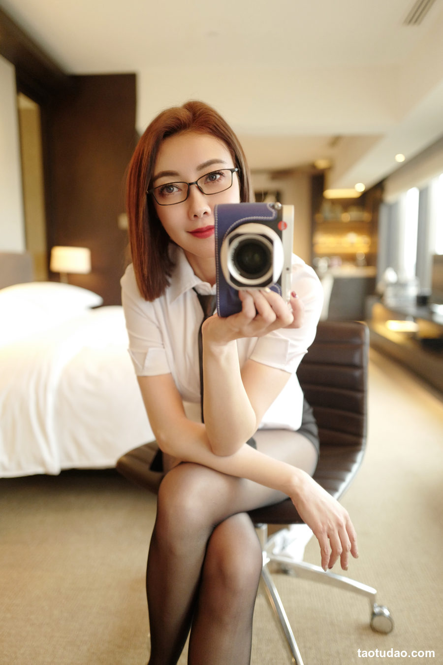 果儿Victoria - 酒店黑丝 [25P+1V-559MB]-绅士图