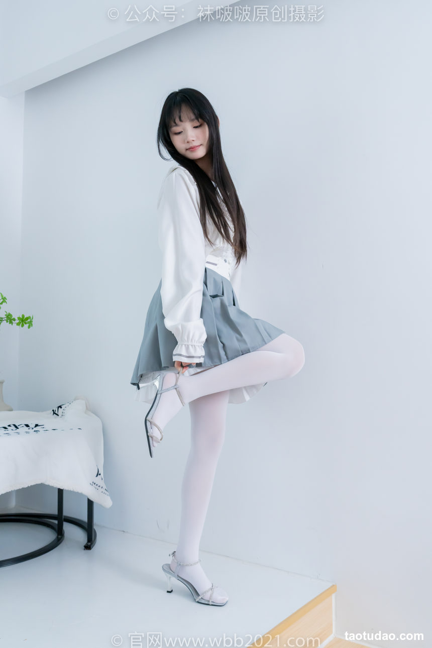 图片[3]-[BoBoSocks袜啵啵]NO.468 甜甜圈-高跟凉鞋、厚白丝、裸足、丝袜和裸足踩蓝莓剧情[150P+1V／7.57GB]-绅士图