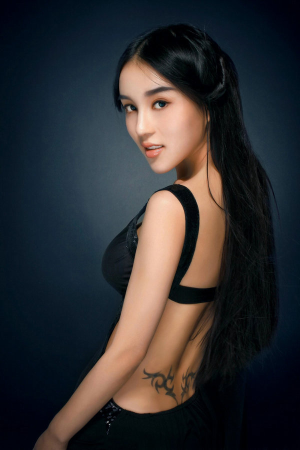网络第一混血美女平面模特石一伊性感写真 / 45P/46MB / 美图集锦-绅士图