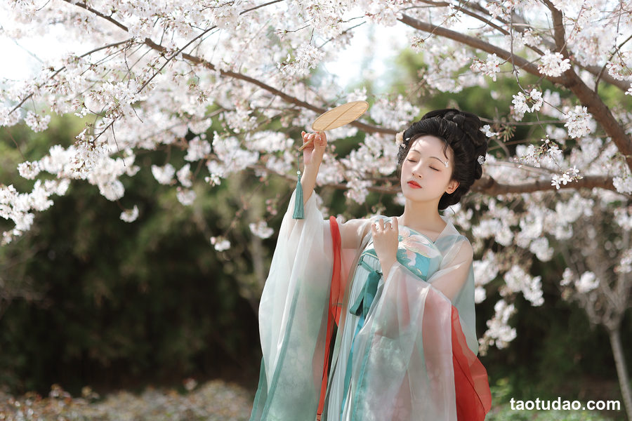 图片[2]-[YITUYU艺图语]2023.04.07 春日宴 君尹兰[24+1P／302MB]-绅士图