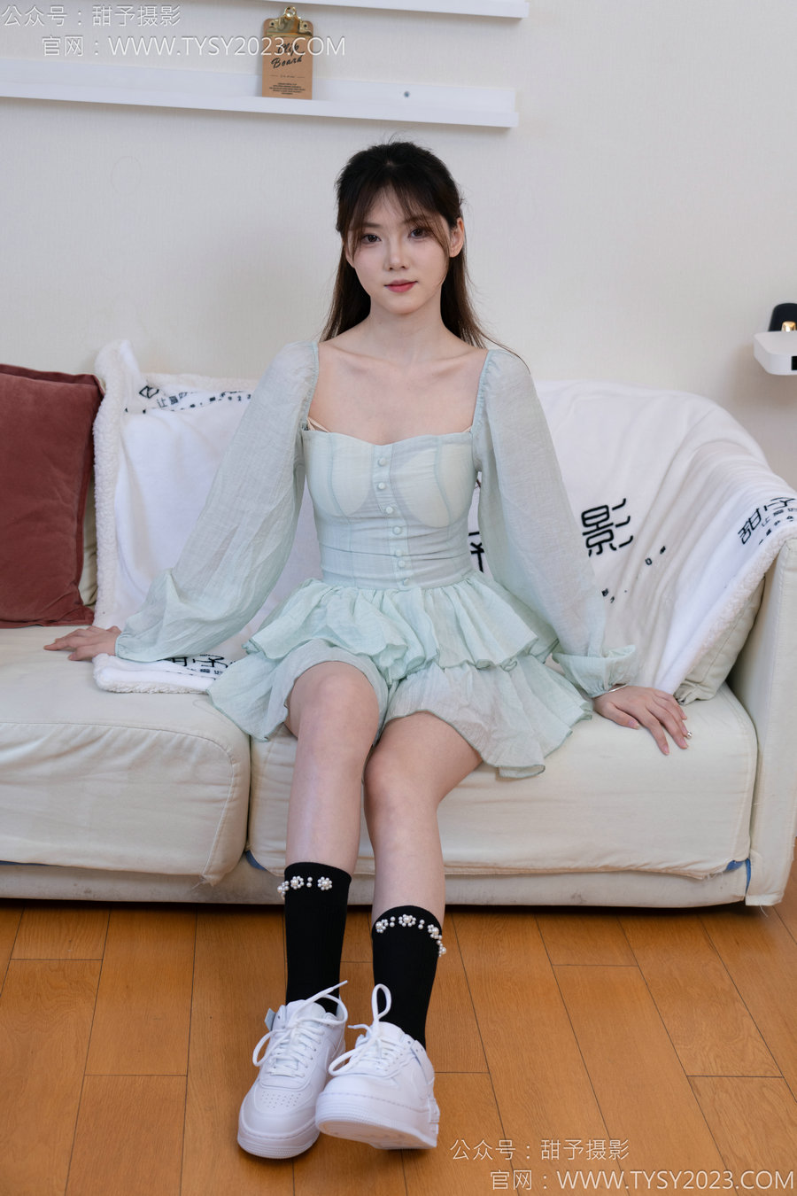 甜予摄影 No.136 璇璇-板鞋、黑棉袜 / 203P1V-12.6GB /-艺库