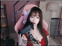 2020更新红衣姑娘轻轻的舔耳朵 强烈的刺激-绅士图