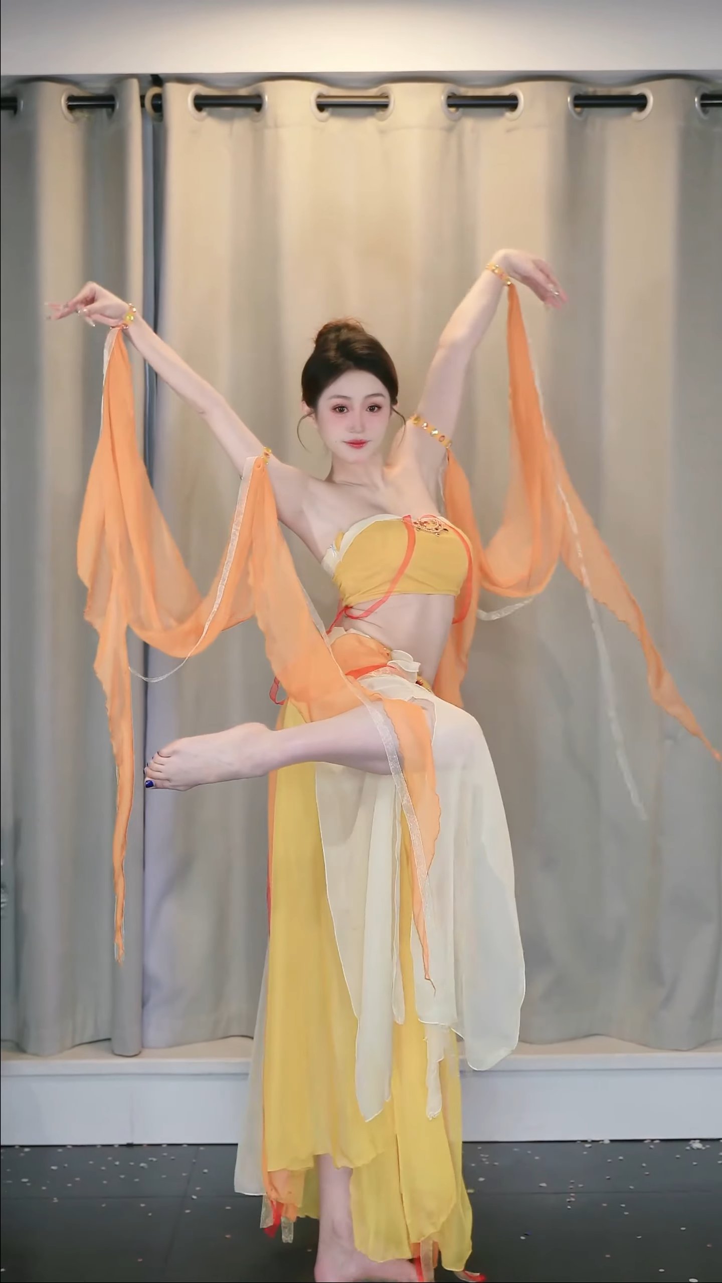 美女热舞1032 / 饭拍视频-艺库