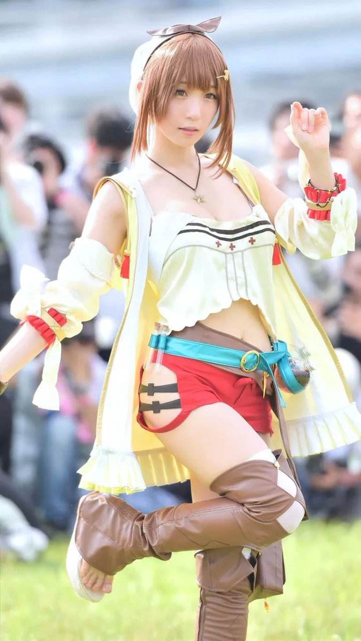 Cosplayer伊织萌承认早有男友并已同居:我们已经交往10年