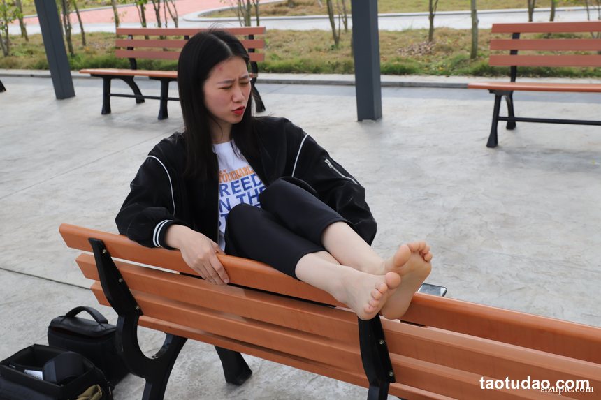 图片[2]-Pary摄影 NO.045 春暖花开，与小芳到户外拍摄美脚[133P／239MB]-绅士图